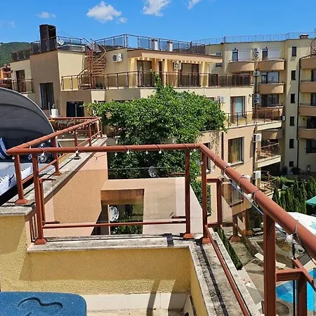 таунхаус с шикарной террасой アパート *