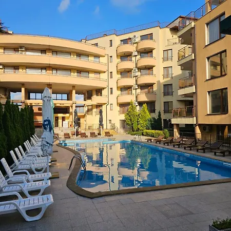 таунхаус с шикарной террасой スヴェティ・ヴラス