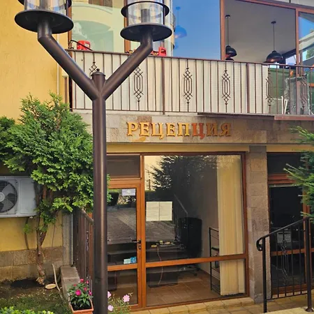 таунхаус с шикарной террасой アパート